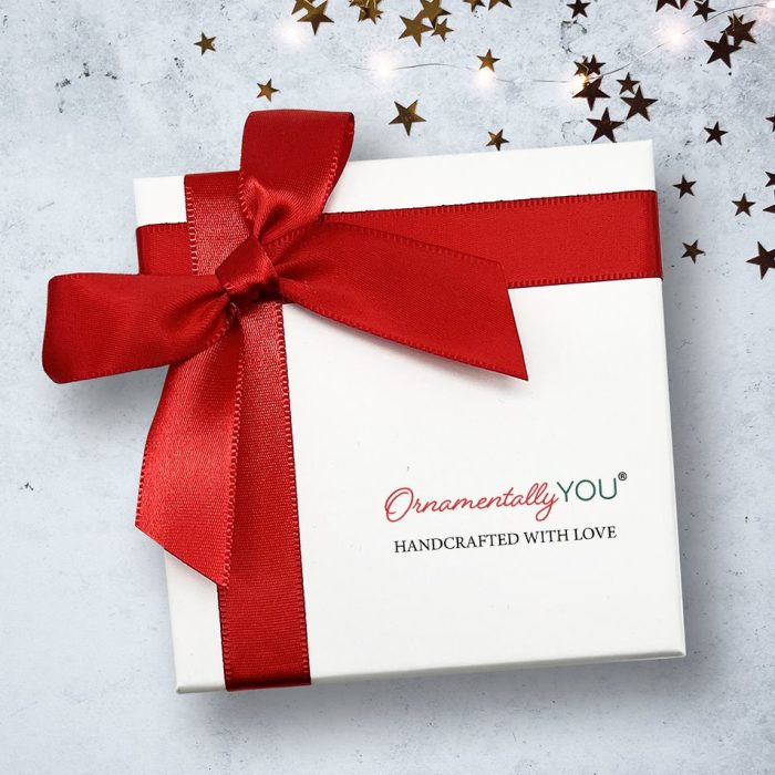 ForProduct 01WhiteGiftBoxwithRedBowGraywithStarBackground 01 1