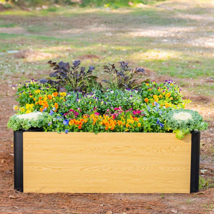 vego garden Evergrove Metal raised bed 4x4 Lifestyle 1