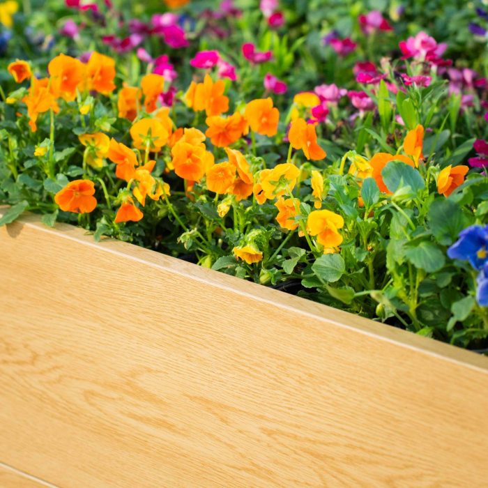 vego garden Evergrove Metal raised bed 4x4 Lifestyle 2